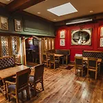 Hamlet Court 3* Johnstown Bridge