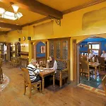 Hamlet Court Hotel