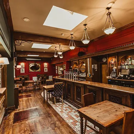 Hamlet Court Hotel 3*