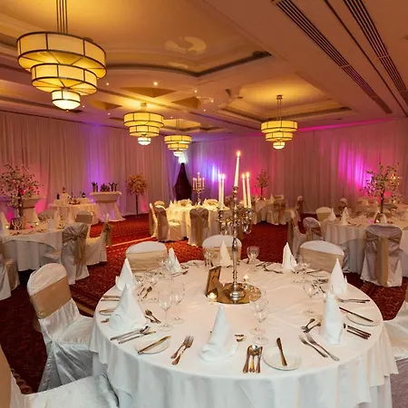 Hamlet Court 3* Johnstown Bridge