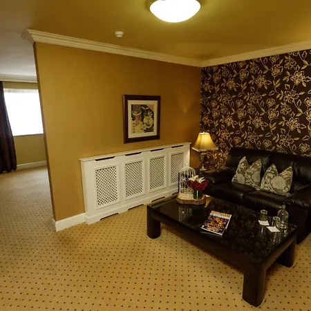 Hamlet Court Hotell 3*