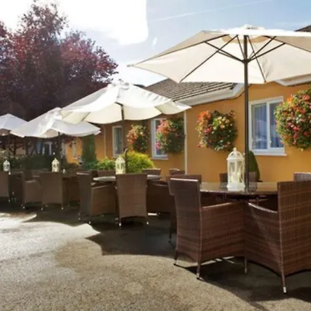 Hamlet Court Hotell 3*