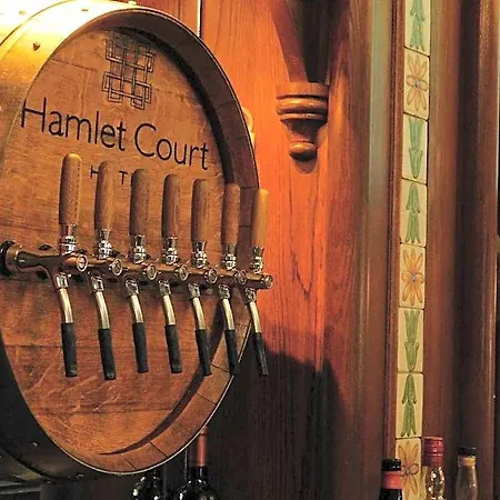 فندق Hamlet Court Johnstown Bridge