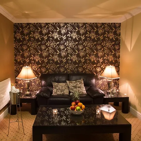 Hamlet Court 3*