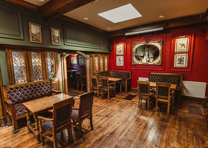 Hamlet Court 3* Johnstown Bridge