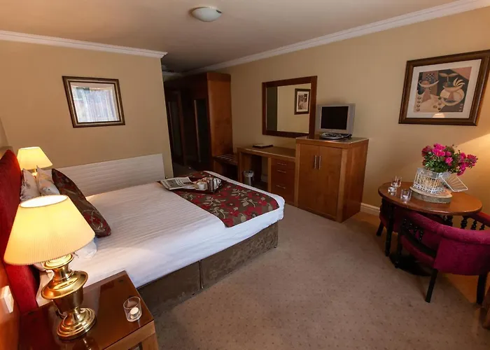 Hamlet Court Hotel