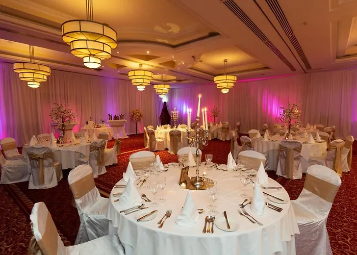 Hamlet Court 3* Johnstown Bridge