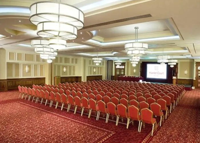 מלון Hamlet Court Johnstown Bridge