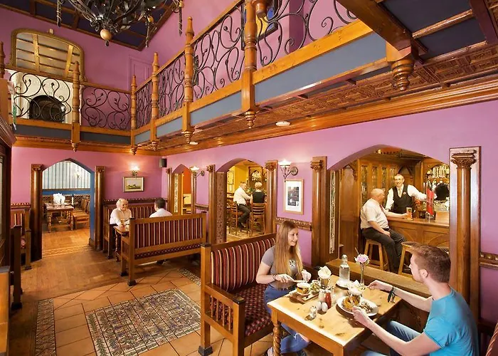 Hamlet Court Johnstown Bridge