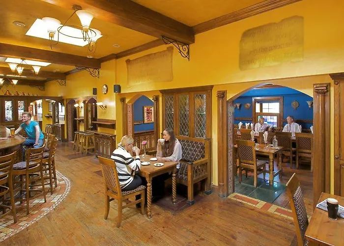 Hamlet Court Hotel