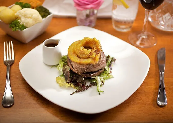 Hamlet Court 3* Johnstown Bridge